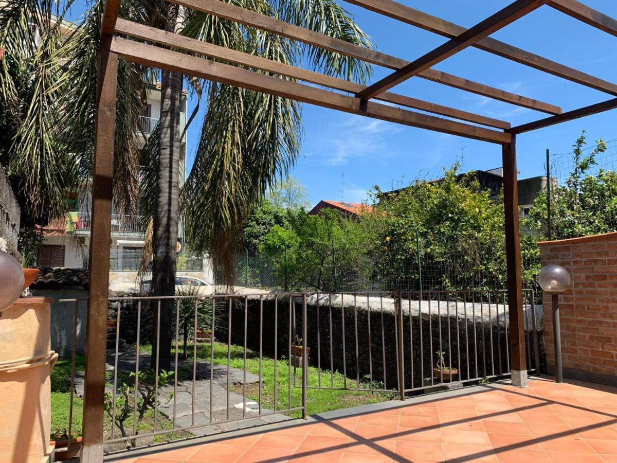 Вилла Casa Dell'Etna Санта-Венерина Экстерьер фото